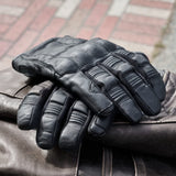 Shorties 2.0 glove, worn on the bars